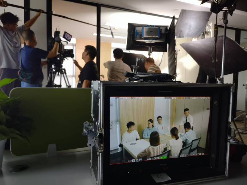 南谯区TVC拍摄公司：科技产品视觉化大师，诠释未来感与功能美学